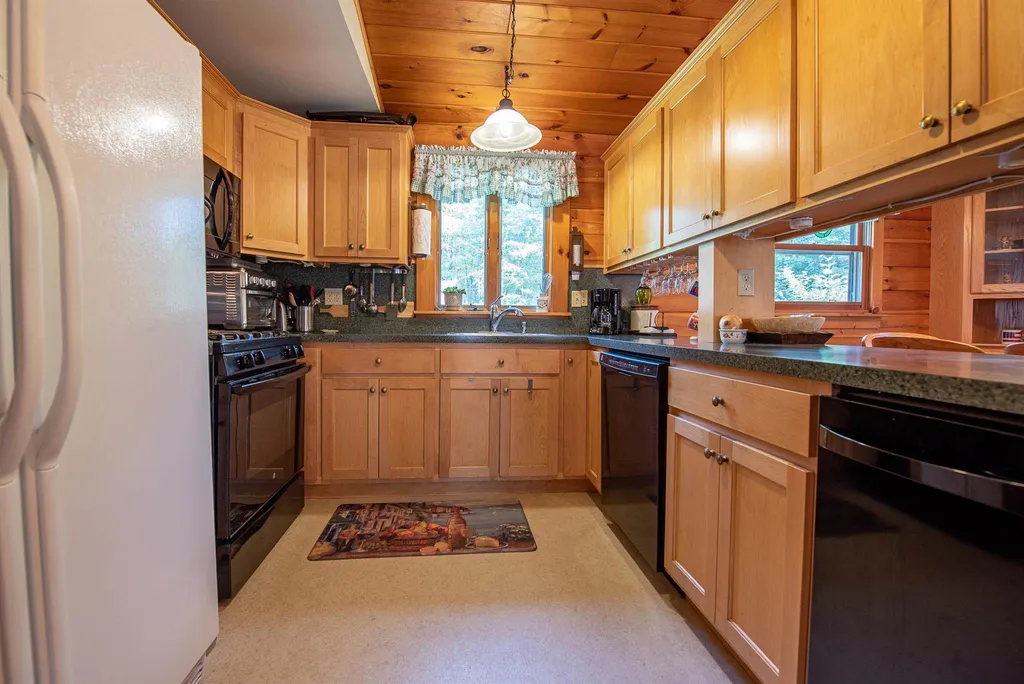 79 Castle Lane Bristol NH 03222