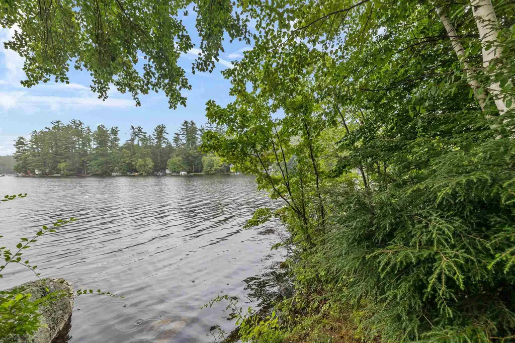 30 Seaman Point Road Nottingham NH 03290