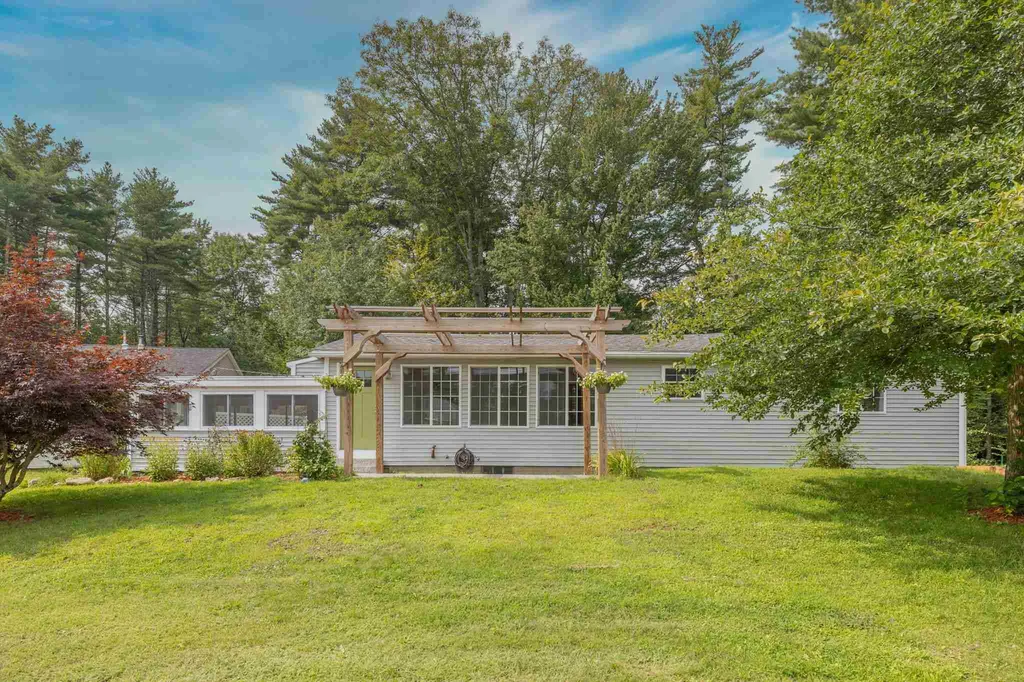 30 Seaman Point Road Nottingham NH 03290
