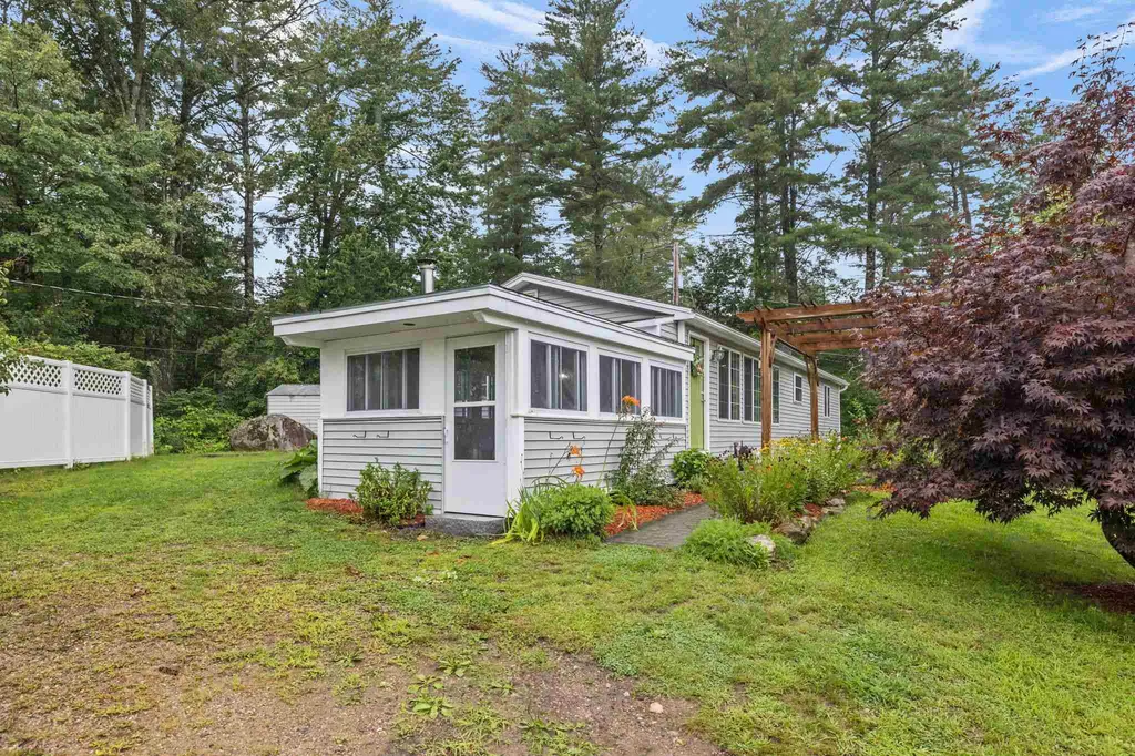30 Seaman Point Road Nottingham NH 03290