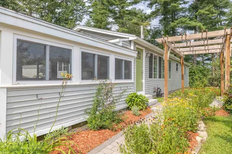 30 Seaman Point Road Nottingham NH 03290