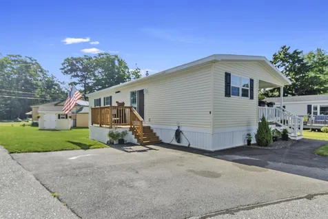 12 Black Forest Road North Hampton NH 03862