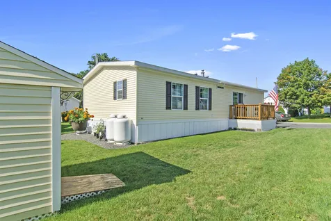 12 Black Forest Road North Hampton NH 03862