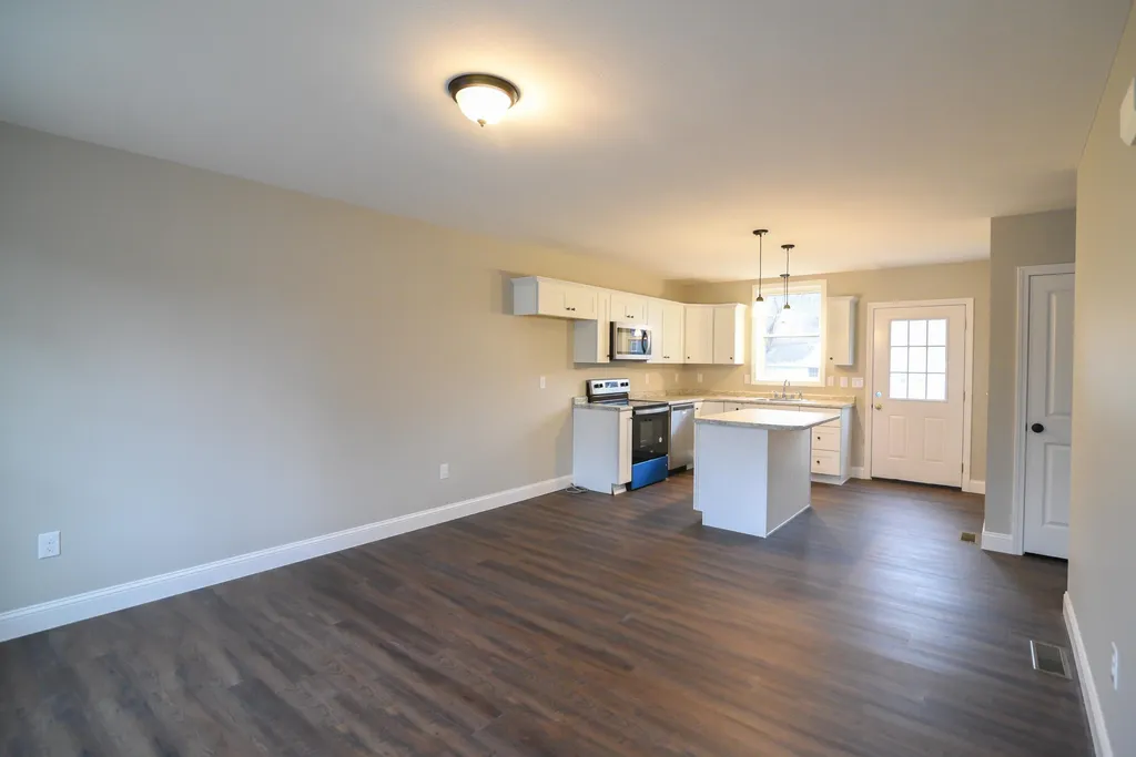 38 Regina Avenue Raymond NH 03077