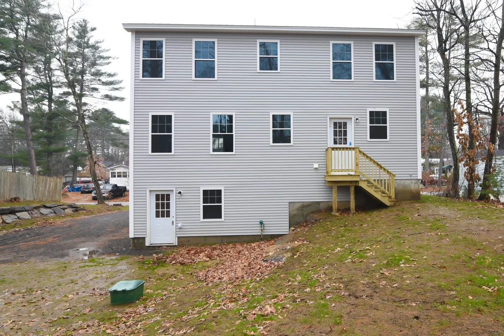 38 Regina Avenue Raymond NH 03077