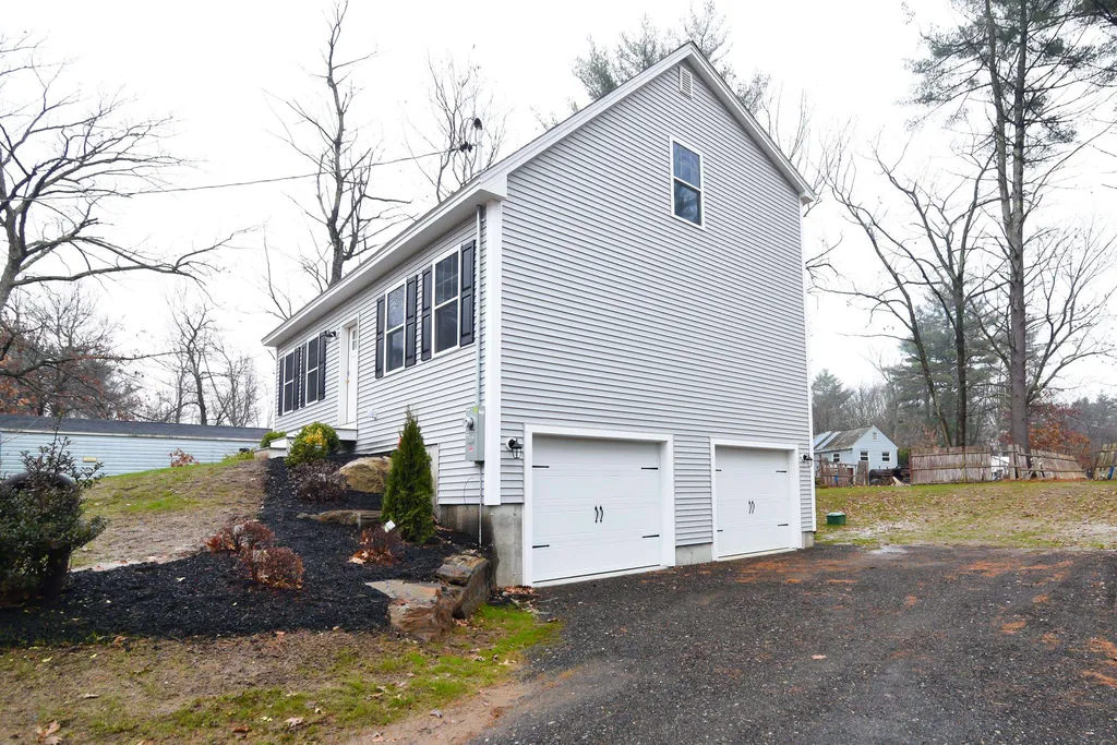 38 Regina Avenue Raymond NH 03077