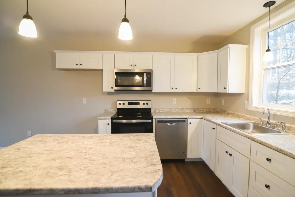 38 Regina Avenue Raymond NH 03077