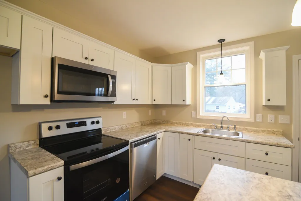 38 Regina Avenue Raymond NH 03077