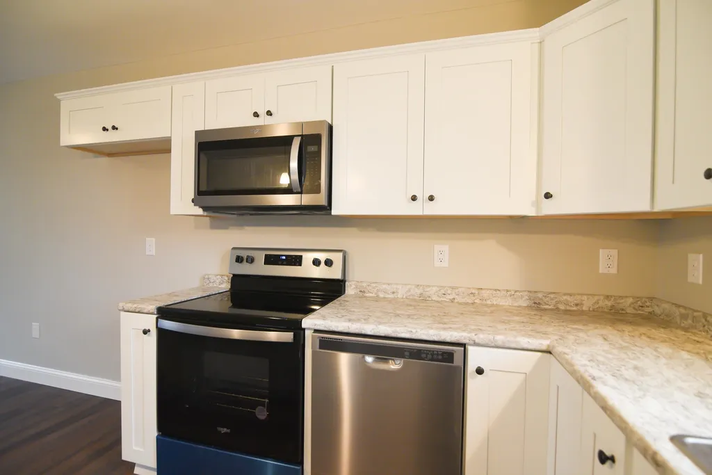 38 Regina Avenue Raymond NH 03077
