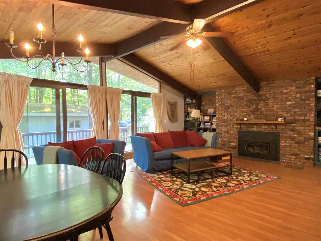 91 Morey Lane Hartford VT 05059