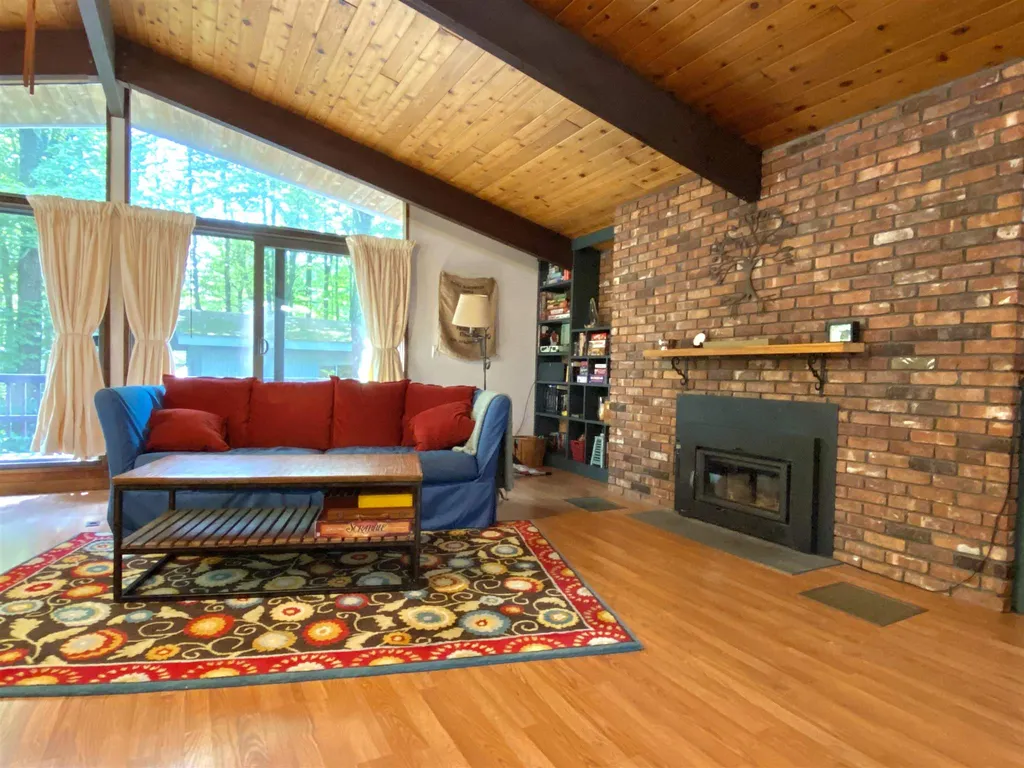91 Morey Lane Hartford VT 05059
