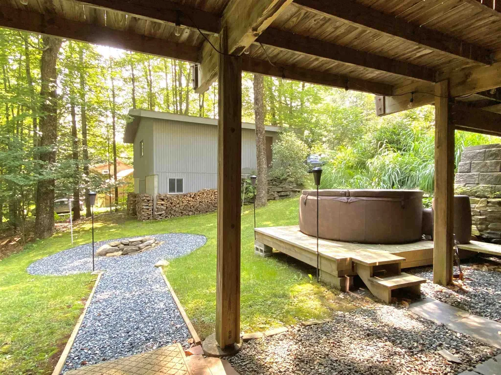 91 Morey Lane Hartford VT 05059