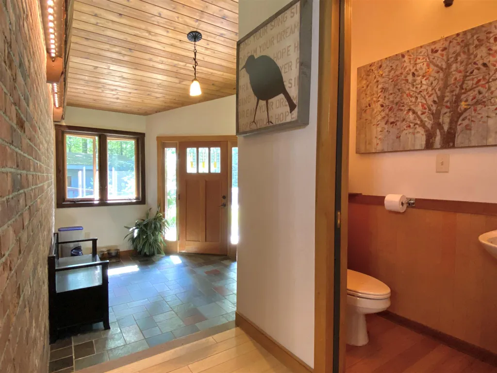 91 Morey Lane Hartford VT 05059