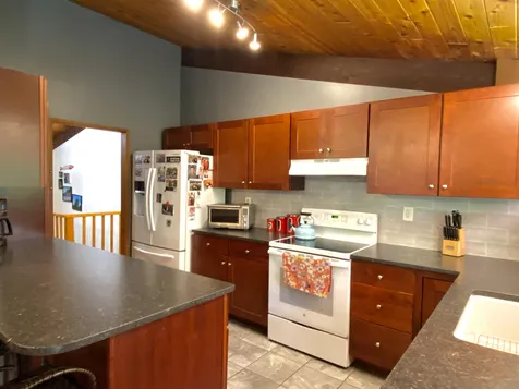 91 Morey Lane Hartford VT 05059