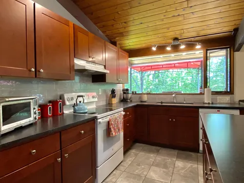 91 Morey Lane Hartford VT 05059