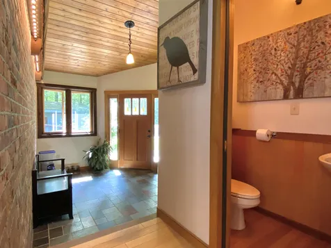 91 Morey Lane Hartford VT 05059