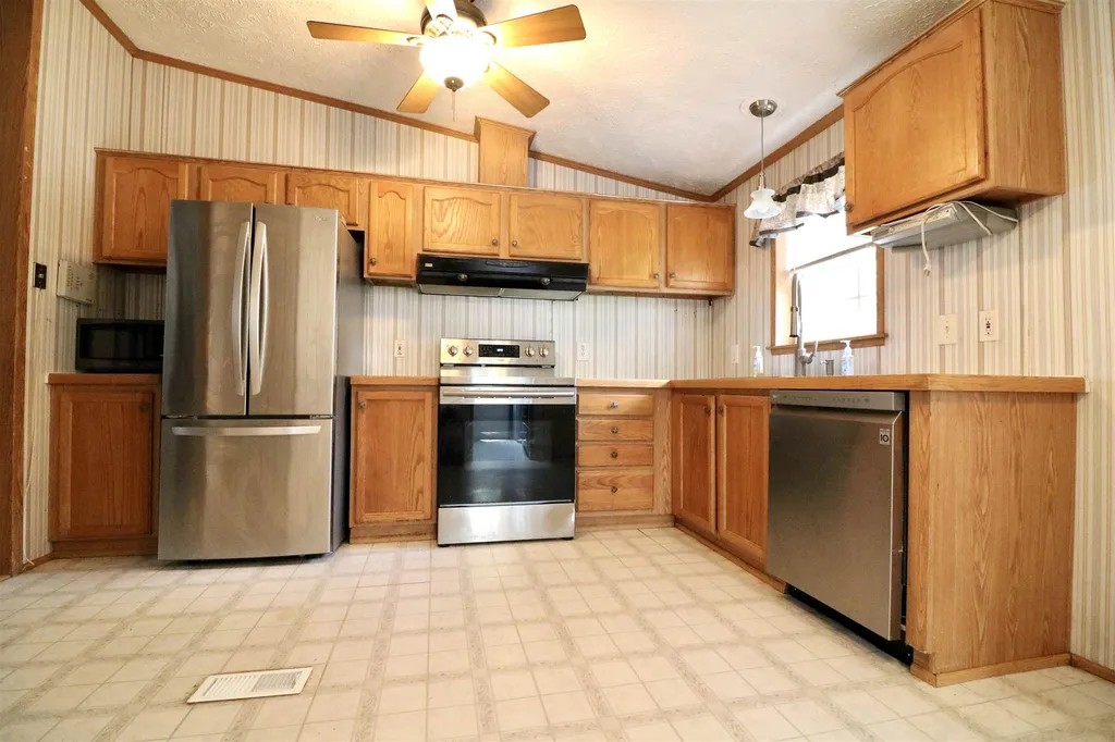 6 Marilyn Drive Allenstown NH 03275