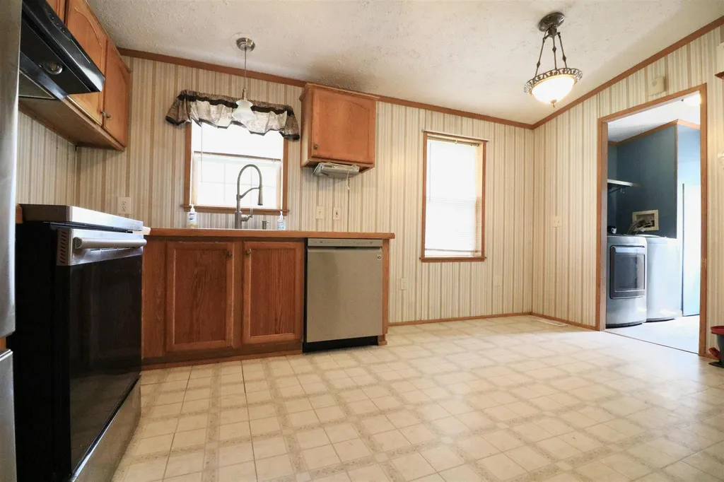6 Marilyn Drive Allenstown NH 03275
