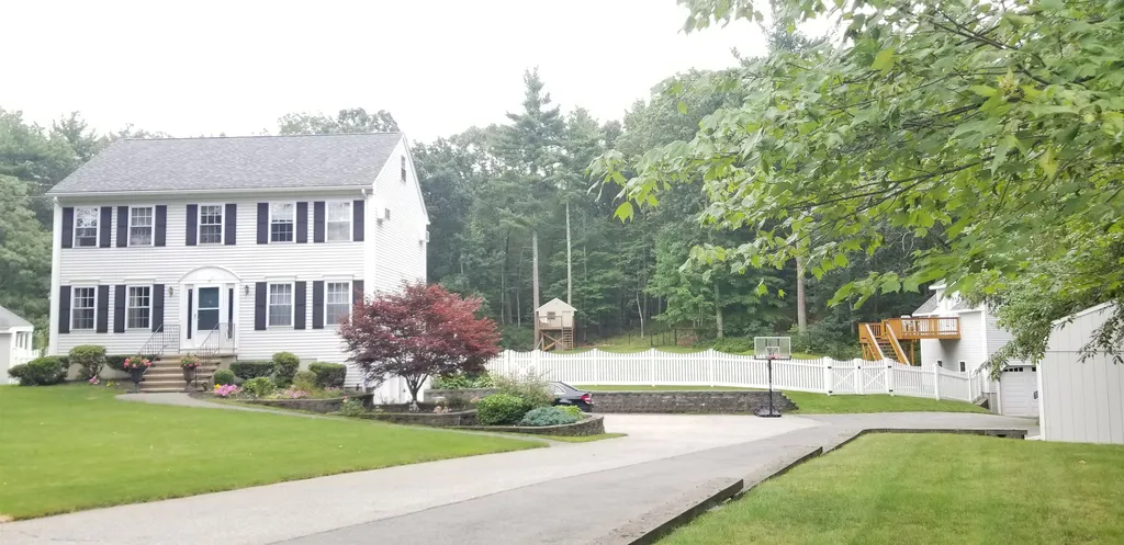 15 Smith Corner Road Plaistow NH 03865