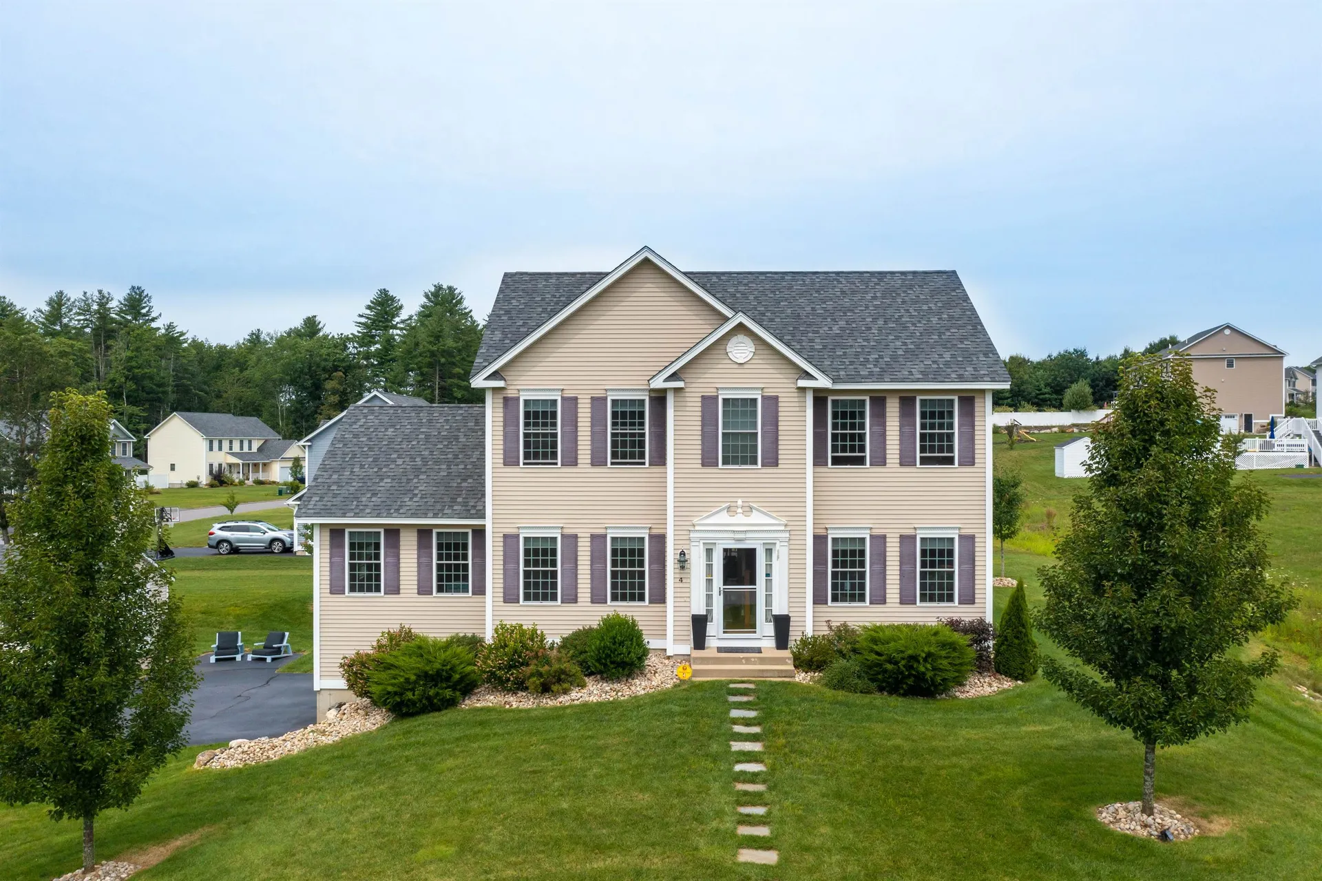4 Snowberry Hollow Londonderry NH 03053