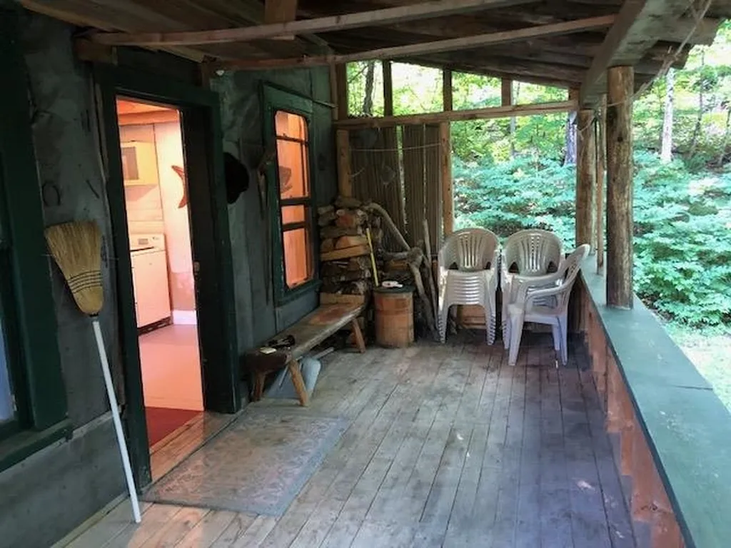 111 Peninsula Road Eden VT 95652