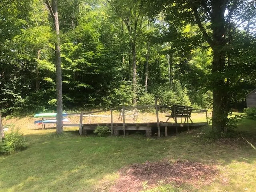 111 Peninsula Road Eden VT 95652