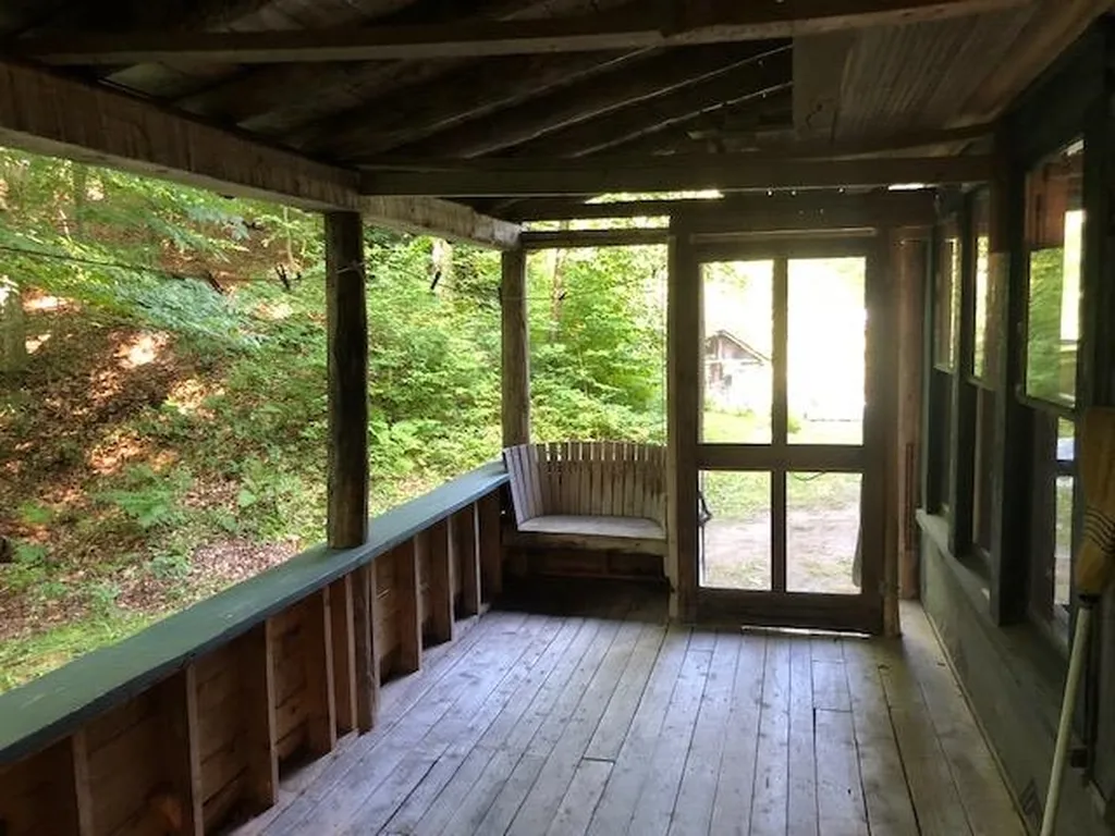 111 Peninsula Road Eden VT 95652