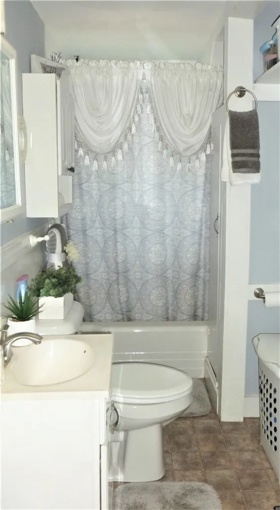 10 Brook Street Derry NH 03038