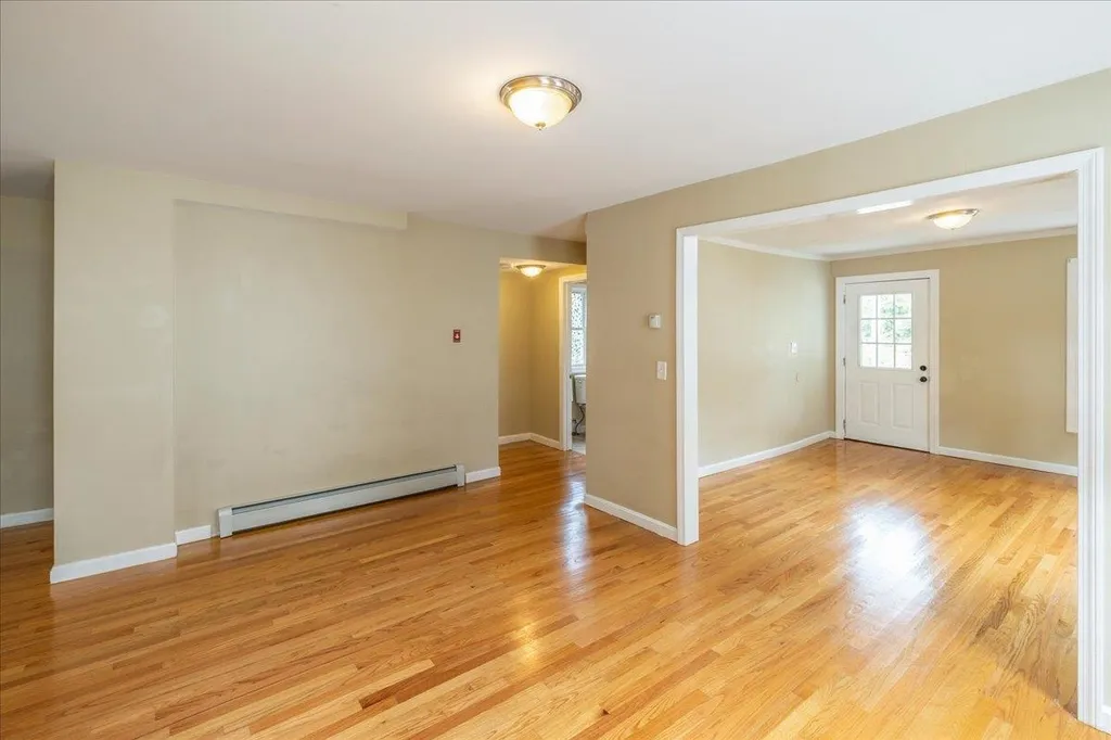 8 Desmarais Avenue Derry NH 03038
