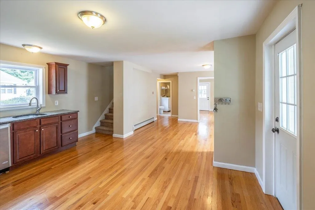 8 Desmarais Avenue Derry NH 03038