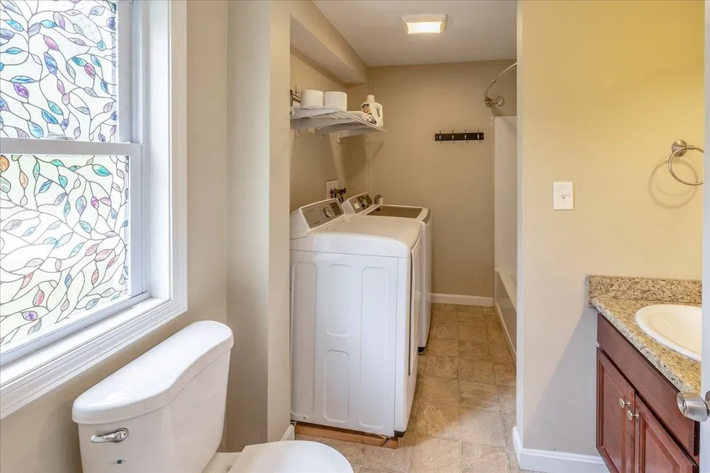 8 Desmarais Avenue Derry NH 03038