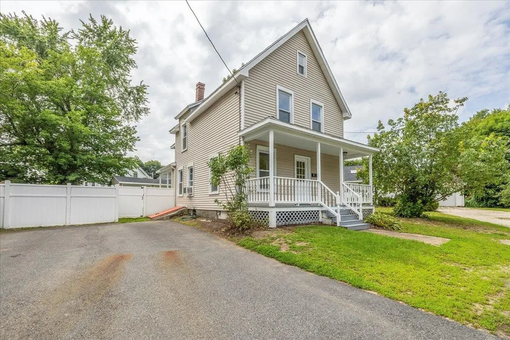 8 Desmarais Avenue Derry NH 03038