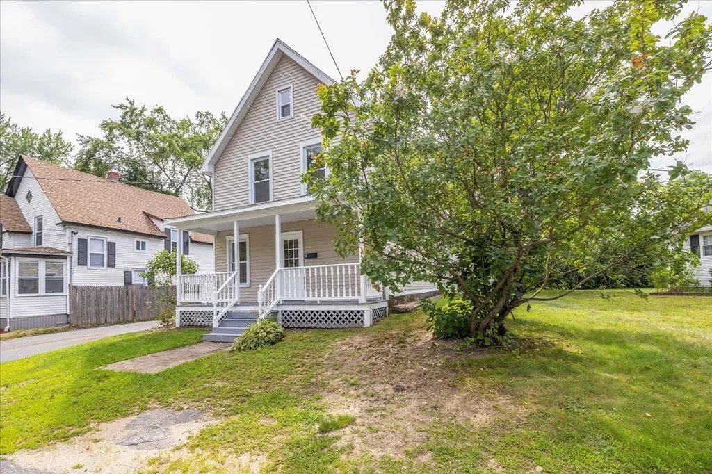8 Desmarais Avenue Derry NH 03038