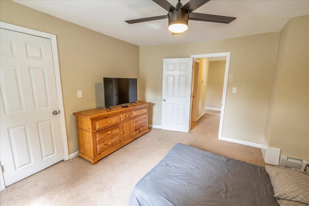8 Desmarais Avenue Derry NH 03038