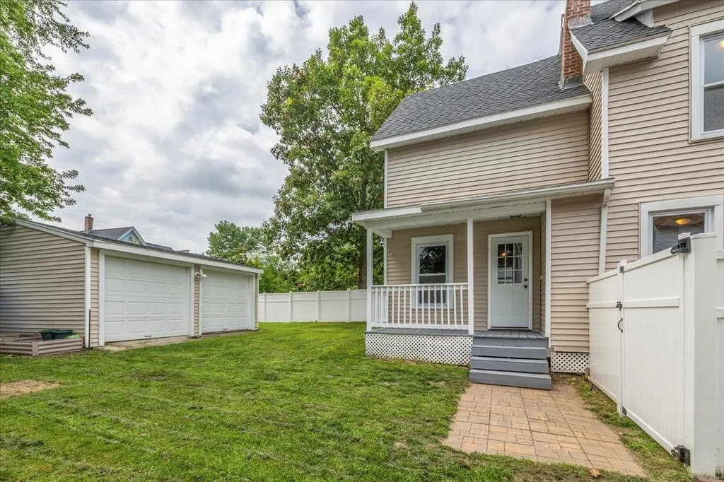 8 Desmarais Avenue Derry NH 03038