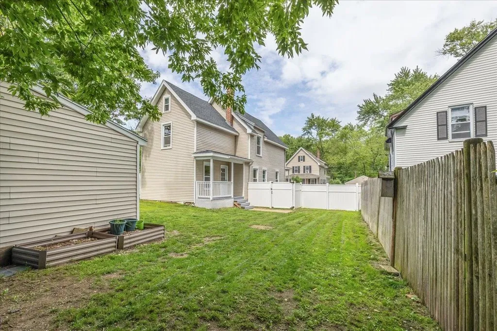 8 Desmarais Avenue Derry NH 03038