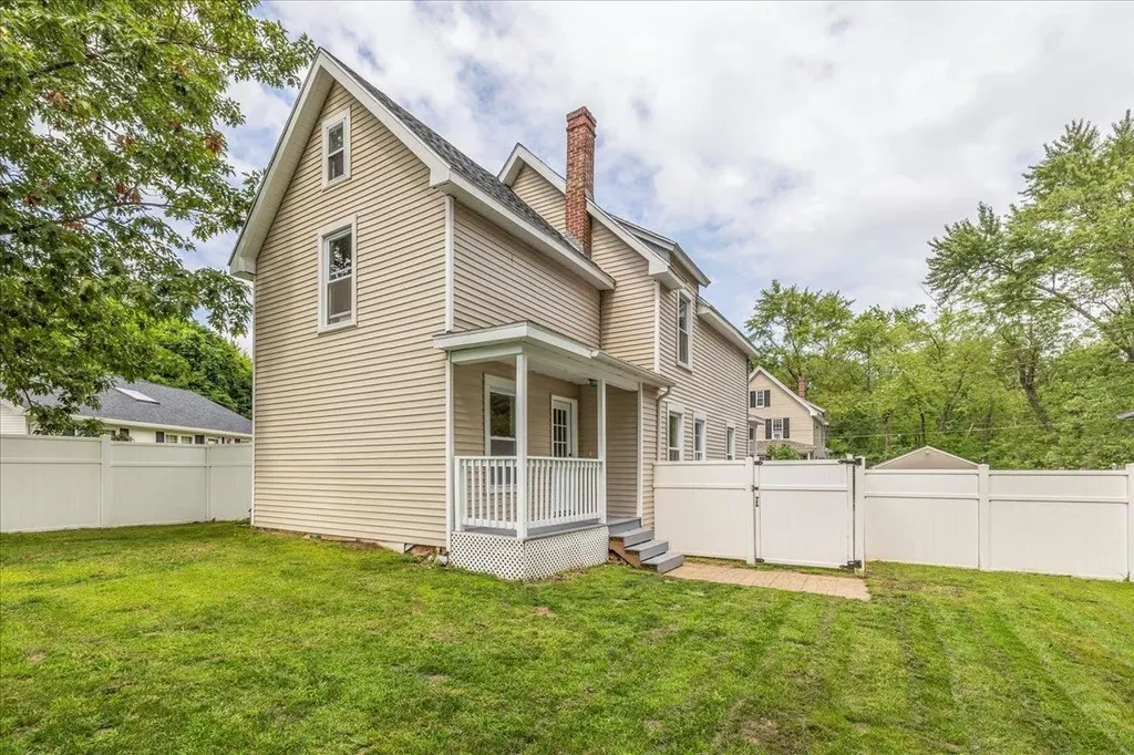 8 Desmarais Avenue Derry NH 03038