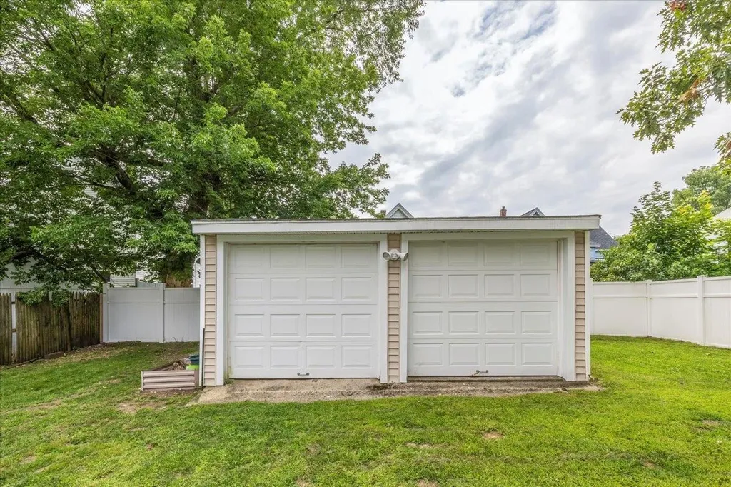 8 Desmarais Avenue Derry NH 03038
