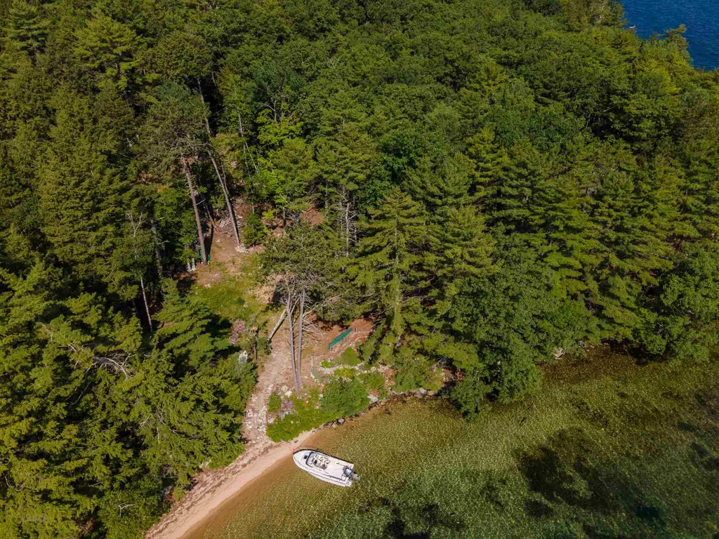 Lot I03, 15a-b Bear Island Meredith NH 03253