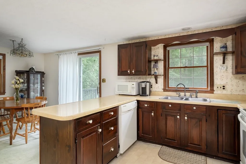 10 Pinecrest Drive Eliot ME 03903