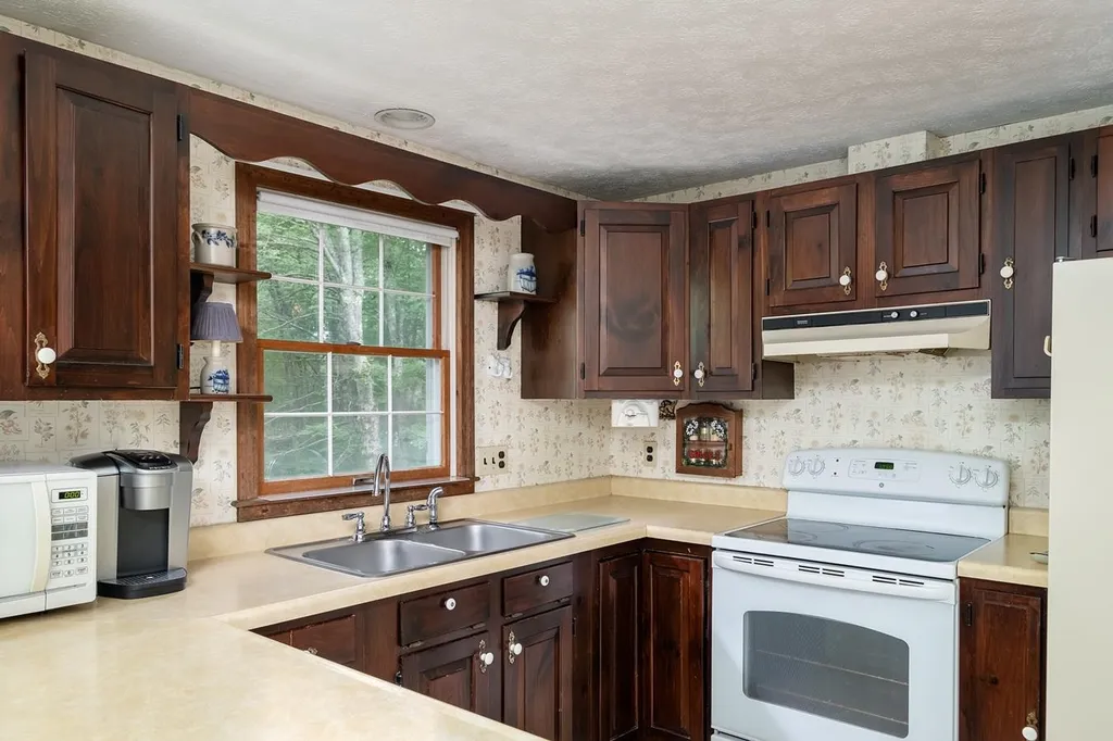 10 Pinecrest Drive Eliot ME 03903