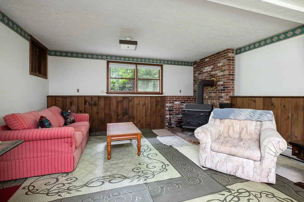 10 Pinecrest Drive Eliot ME 03903