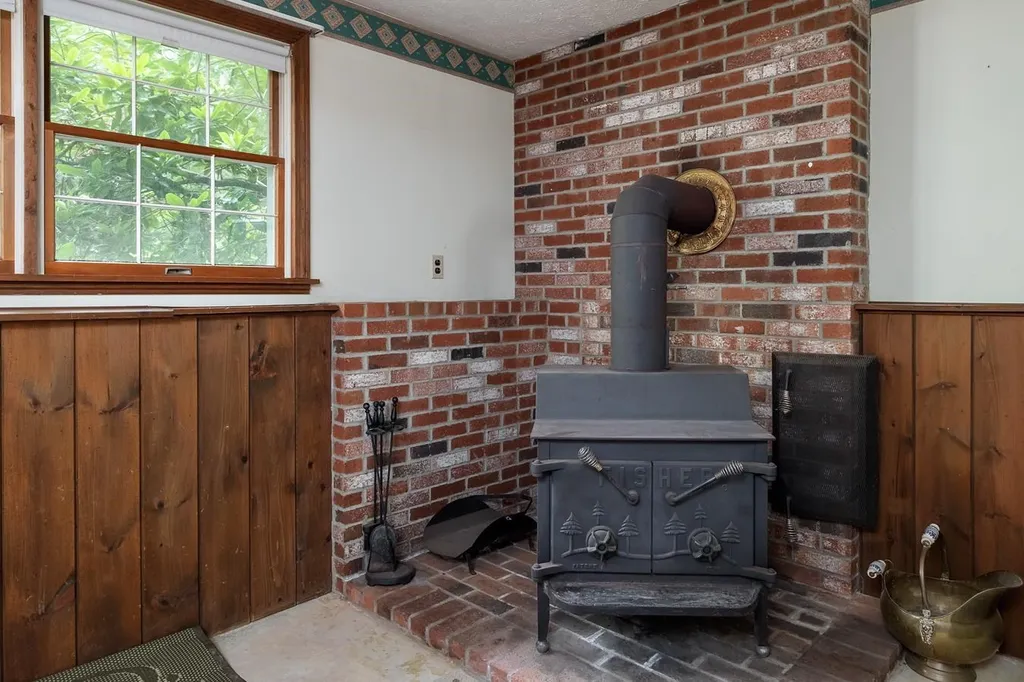 10 Pinecrest Drive Eliot ME 03903
