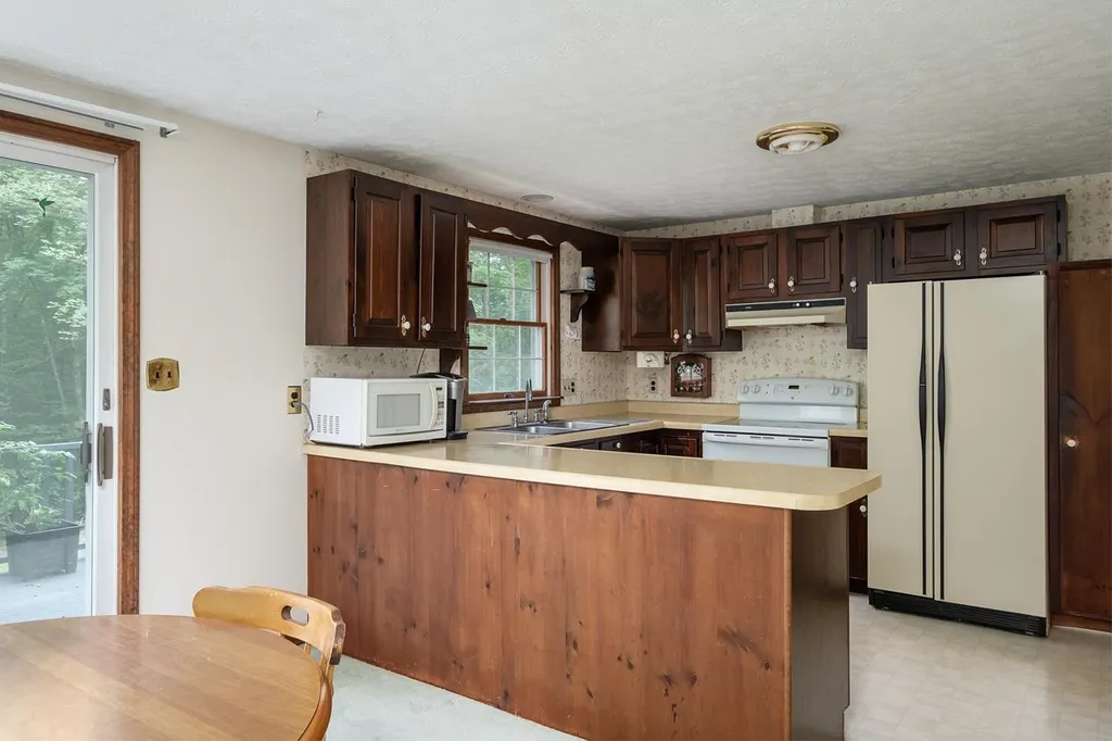 10 Pinecrest Drive Eliot ME 03903