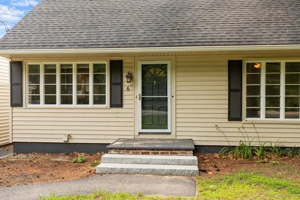6 Elwyn Road Portsmouth NH 03801