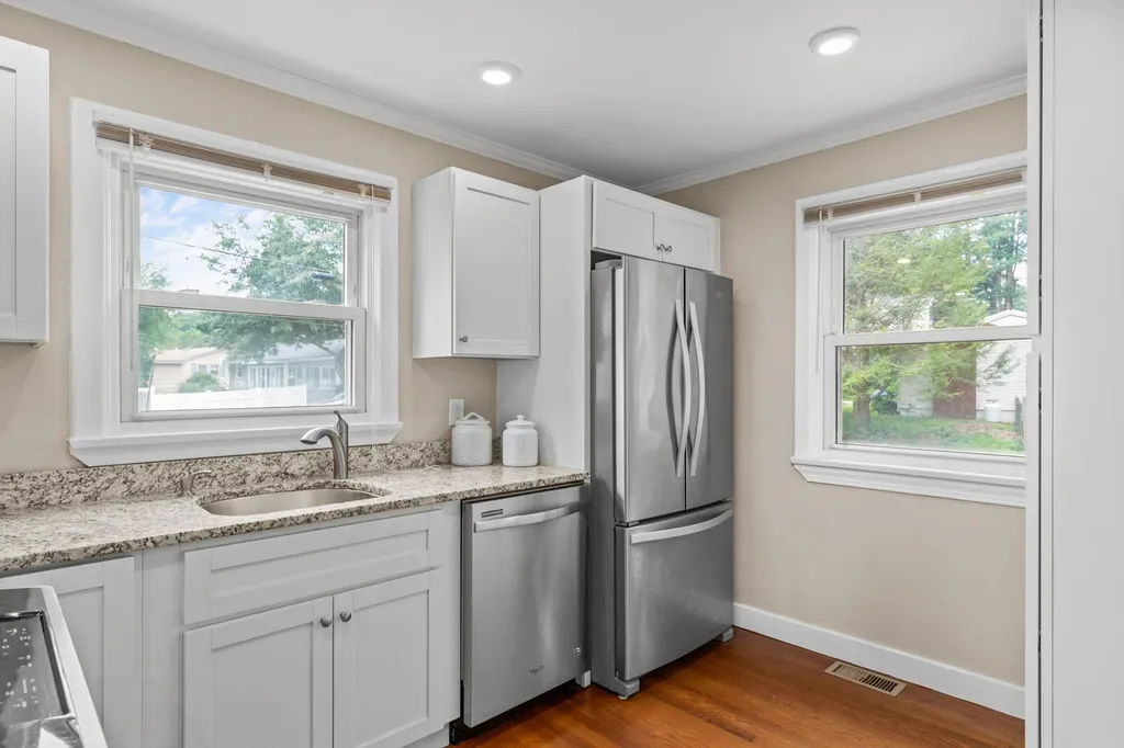 6 Elwyn Road Portsmouth NH 03801