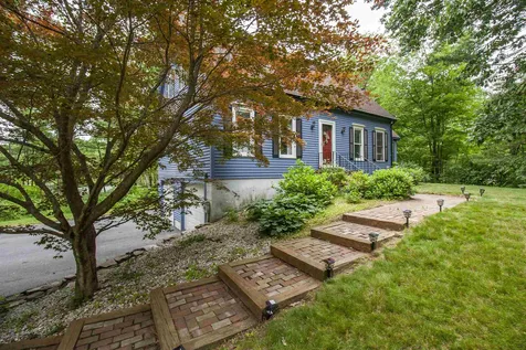 14 Village Brook Lane Derry NH 03038