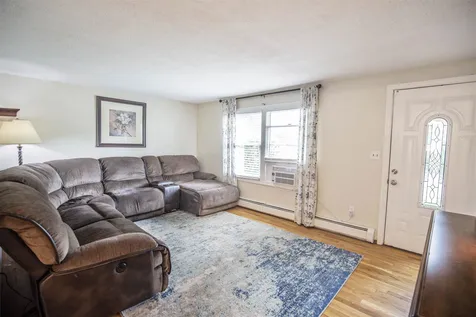 82 Riverside Drive Fremont NH 03044