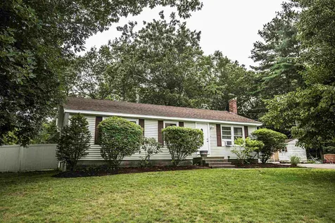 82 Riverside Drive Fremont NH 03044
