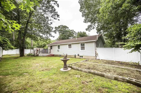 82 Riverside Drive Fremont NH 03044